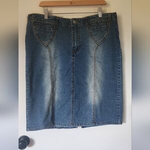 Apollo Jeans Denim Skirt with Faded Details. Size: 3XL
